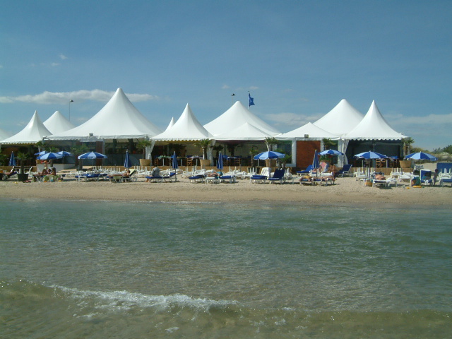 vacances location maison NIMES mer piscine golf soleil sud France gard